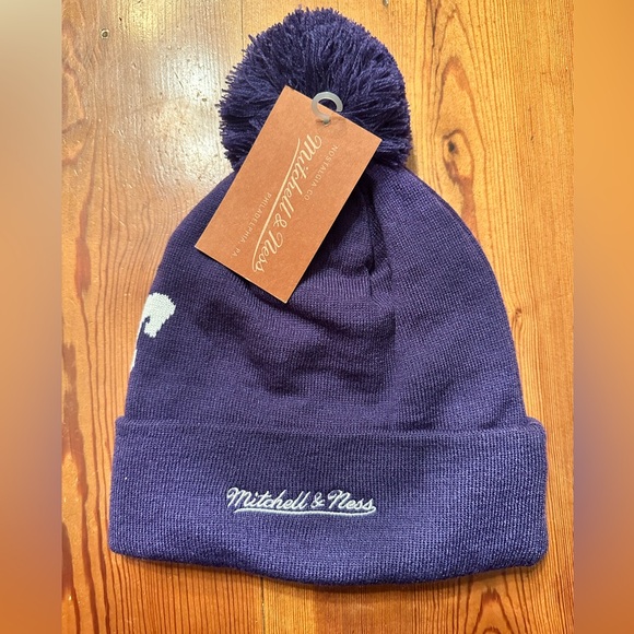 Mitchell & Ness Mens purple Charlotte Hornets NBA Beanie Cap hat One size - Picture 2 of 3